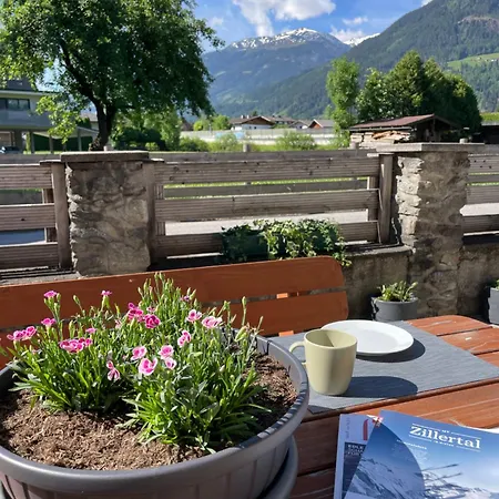 Alpenapartment Fuer Familien Und Gruppen Zentrale Lage Apartament