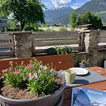 Alpenapartment Fuer Familien Und Gruppen Zentrale Lage Appartamento